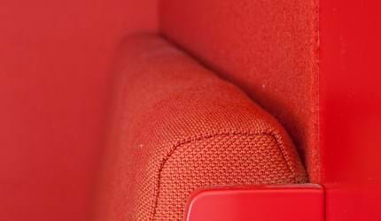 Power office_09, opklæbning af filt på væg